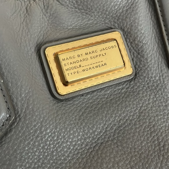 Marc by Marc Jacobs grey leather hobo handbag - Picture 3 of 7